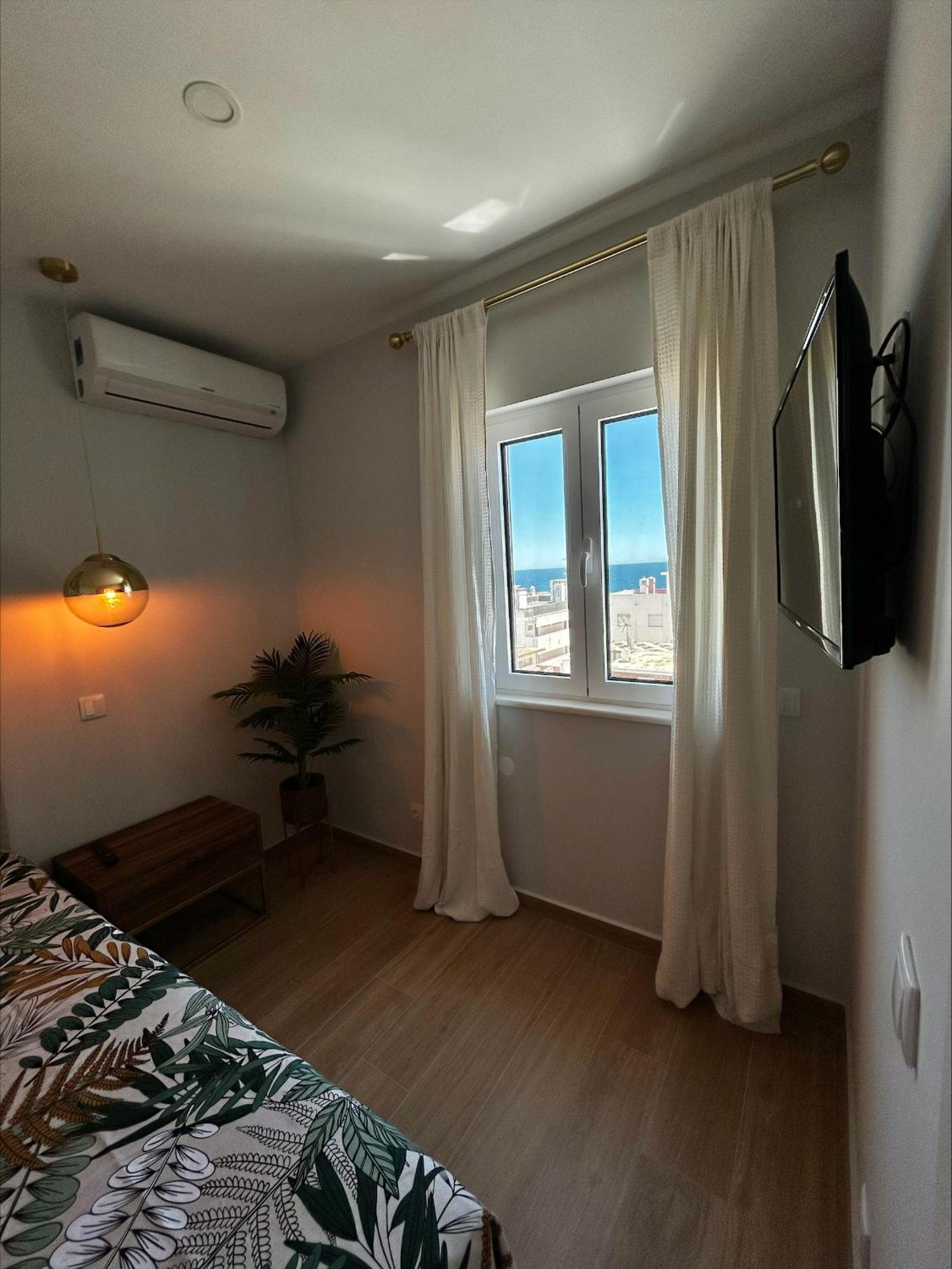 Vista Mar A Menos De 50m Da Praia. Armacao de Pera